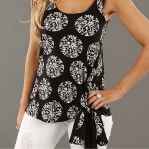 Price Firm Lauren Moshi Diamond Bow Tie
Tank in Black Small, Like New Condition